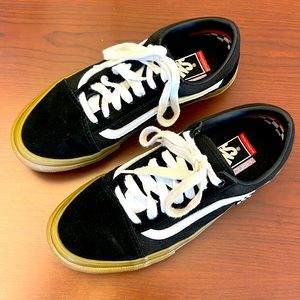 Vans PopCush black/gum GUC - size 6 Mens